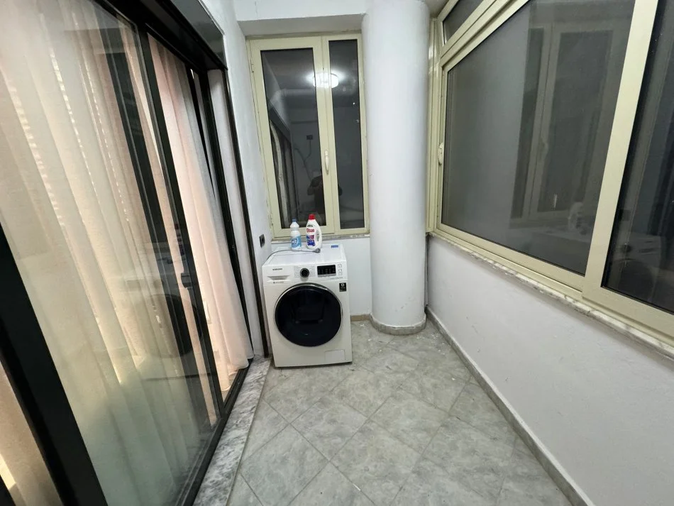 Tirane, jepet me qera apartament 2+1+Ballkon Kati 4, 90 m² 600 € (RRUGA MUHAMET DELIU)