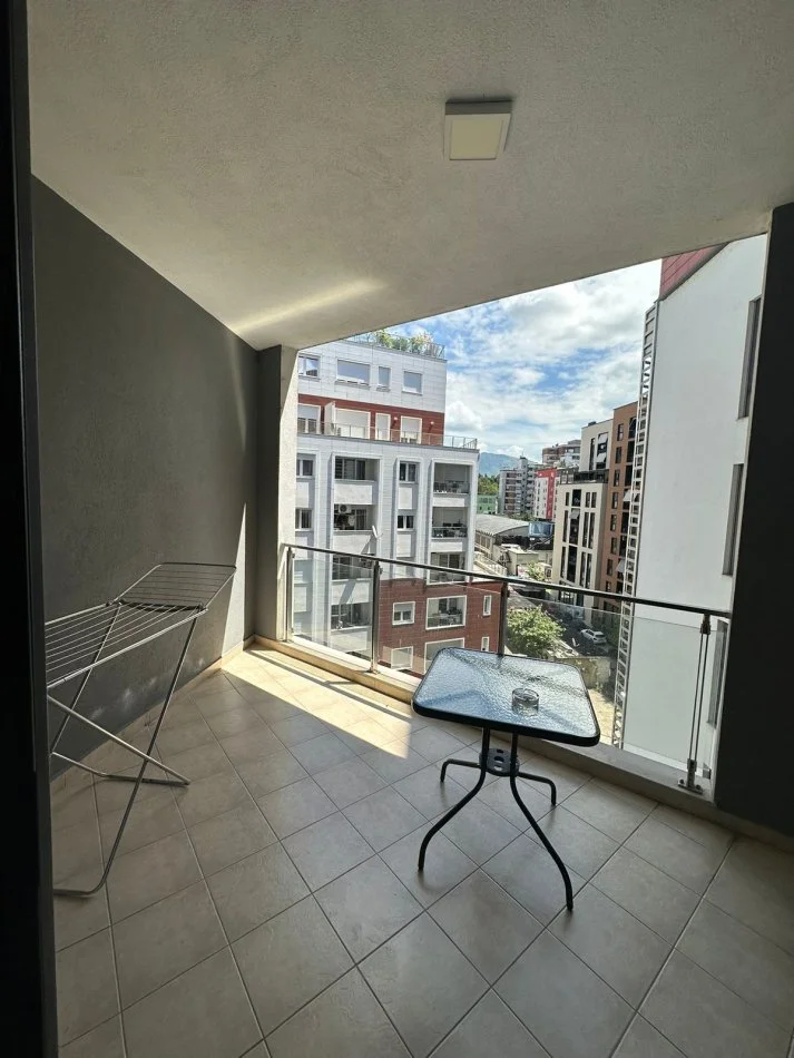 Tirane, jepet me qera apartament 2+1 , 95 m² 650 € (rruga kosovarve)