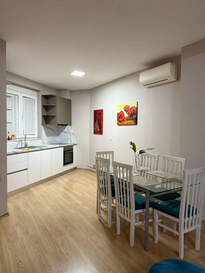 Tirane, jepet me qera apartament duplex 3+1+Ballkon Kati 0, 125 m² 1.200 € (Rezidenca Kodra e Diellit 1)