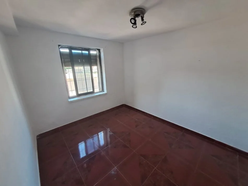 Shkoder, shitet apartament 1+1 Kati 2, 47 m² 52.000 € (Rus)