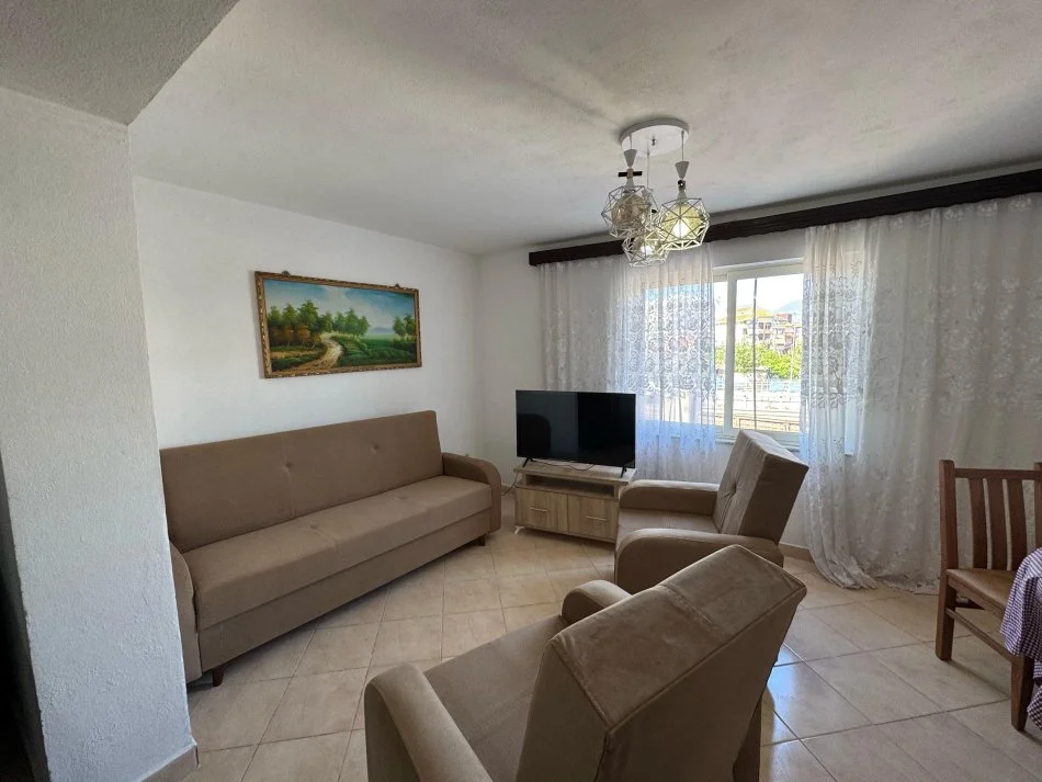 Tirane, jepet me qera apartament 1+1 Kati 1, 55 m² 350 € (Rruga frank bardhi)