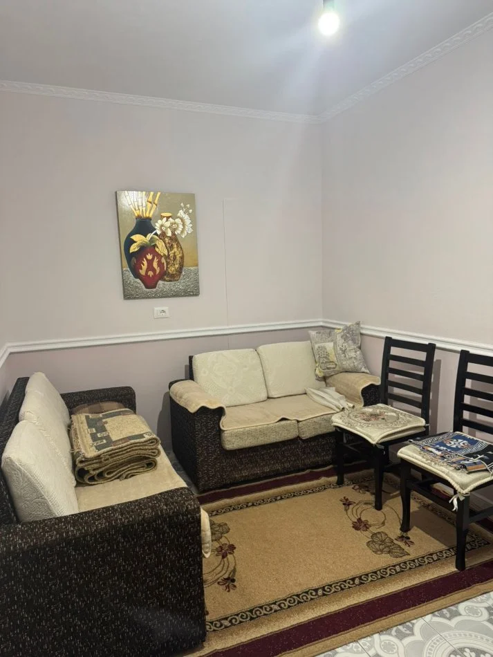 Tirane, jepet me qera shtepi 1+1+Ballkon Kati 1, 50 m² 350 € (Don Bosko)