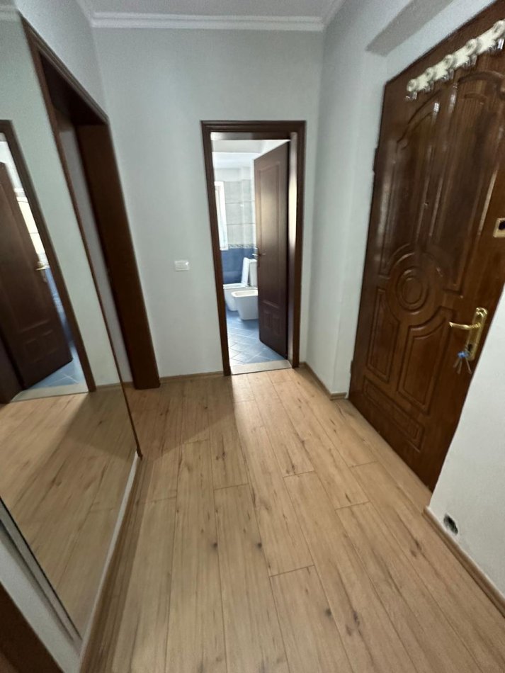 Tirane, jepet me qera apartament 1+1 Kati 2, 75 m² 700 € (Gjimnazi "Petro Nini Luarasi")