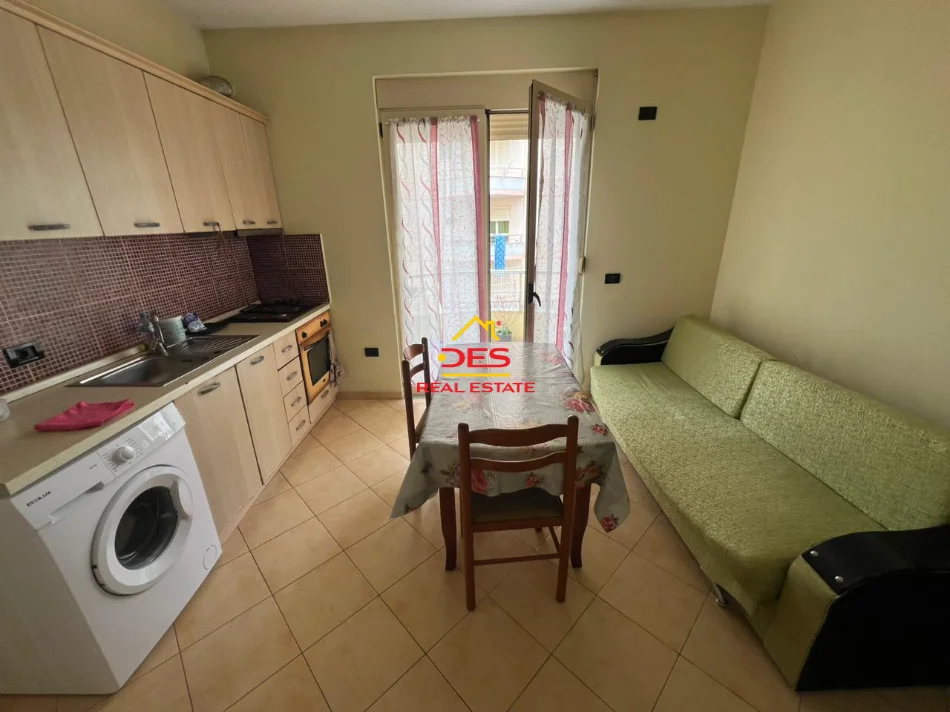 Vlore, shitet apartament 1+1+Ballkon Kati 3, 61 m² (Lungomare)