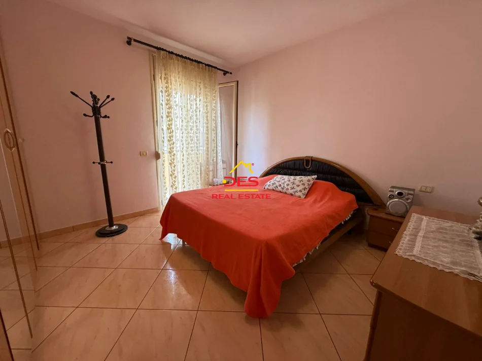 Vlore, jepet me qera apartament Kati 9, 120 m² 400 € (Bulevardi Vlorë-Skelë)