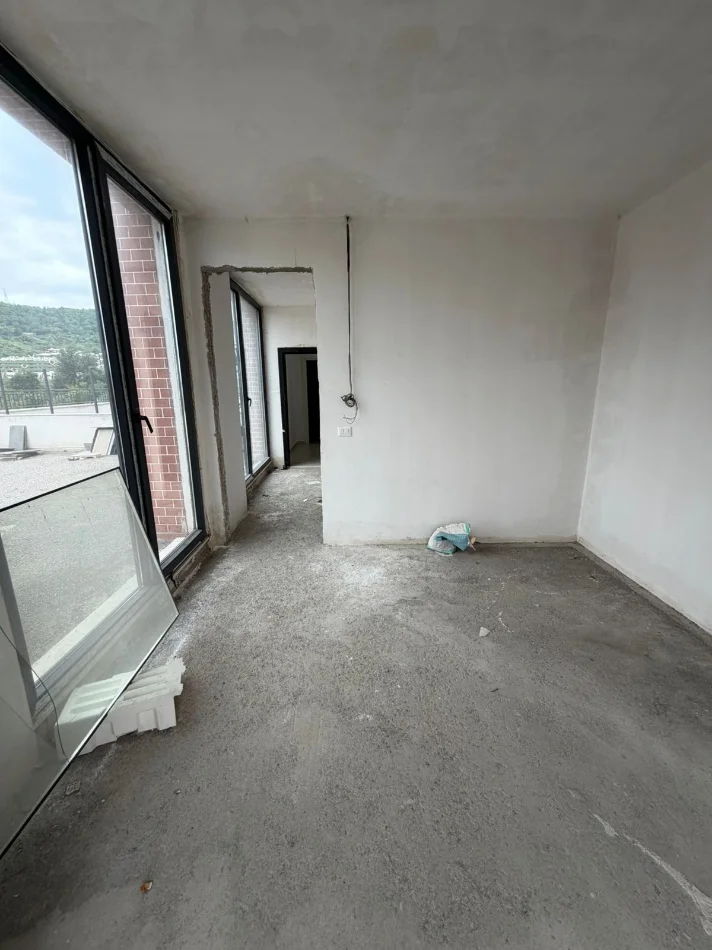 Tirane, shitet apartament 1+1 + Verande/ 2 Poste Parkimi, Kati 5, 155 m² 229.000 € (Rruga Kodra e Diellit)