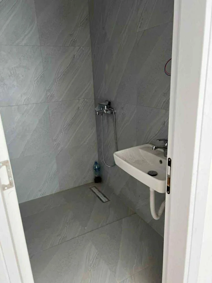 Tirane, jepet me qera apartament 2+1 BOSH Kati 3, 100 m² 500 € (ASTIR KOMPLEKSI MOLLA)