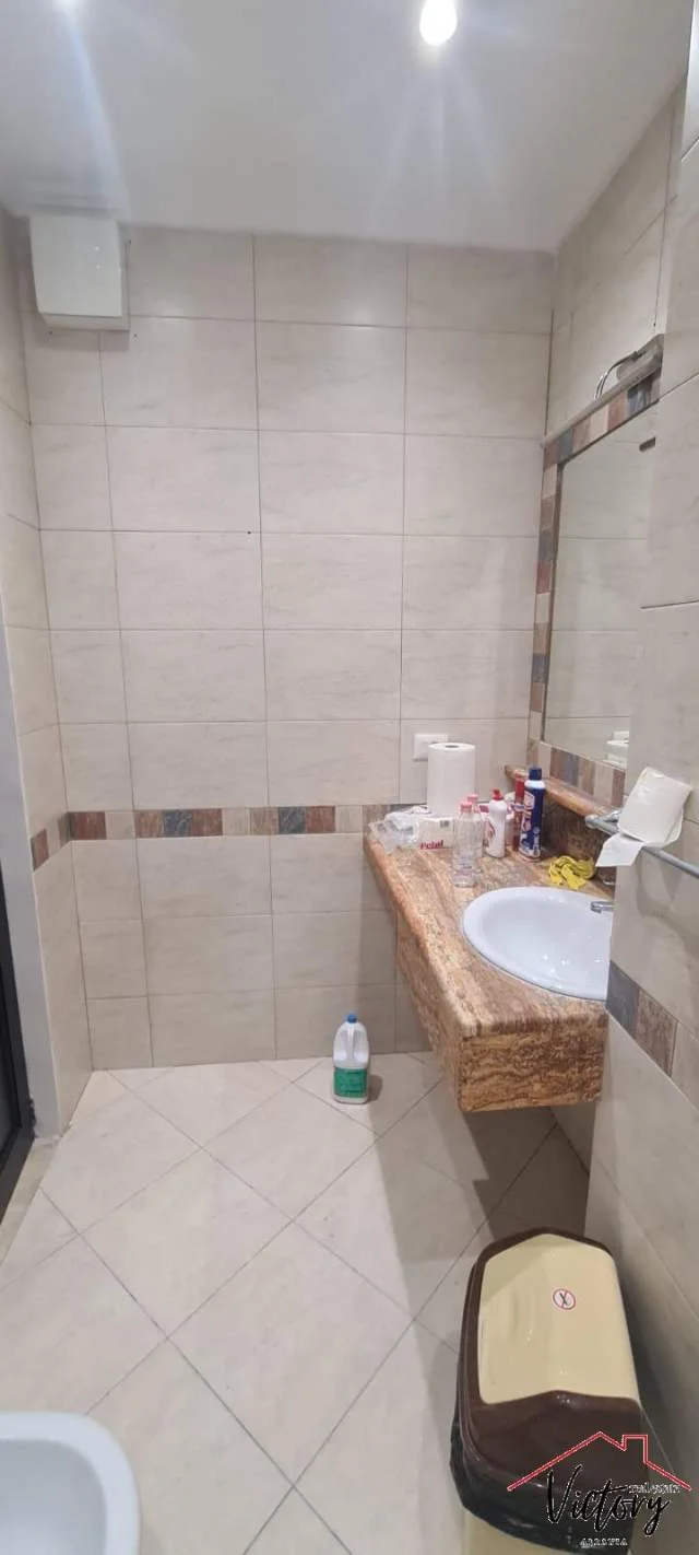 Tirane, jepet me qera zyre Kati 6, 147 m² 1.600 Euro (Rruga e Kavajes)