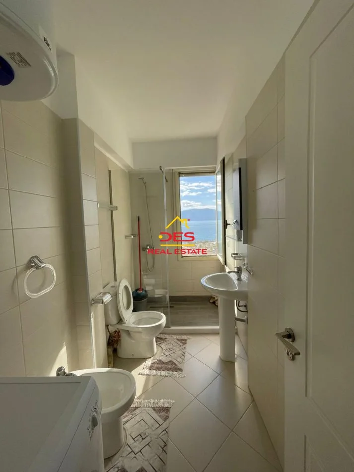 Vlore, jepet me qera apartament 2+1+Ballkon Kati 10, 105 m² 600 € (Rruga Çamëria)