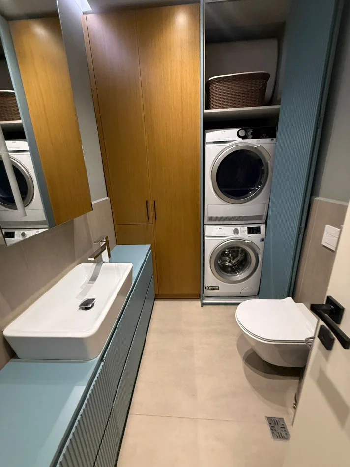 Tirane, jepet me qera apartament 2+1 Kati 3, 93 m² 1.300 € (Liqeni i Thate)