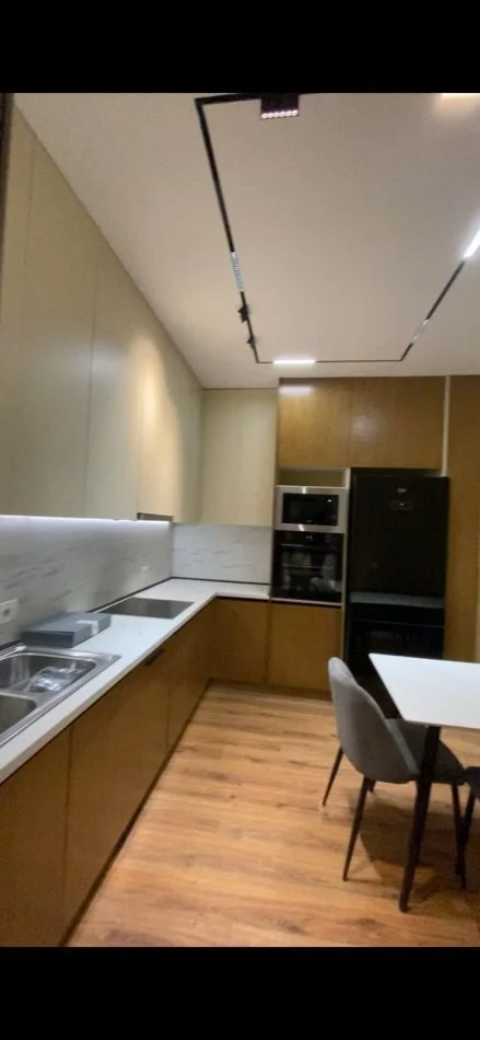Tirane, jepet me qera apartament 2+1+Ballkon Kati 3, 100 m² 500 € (Unaza e Re, Paskuqan)