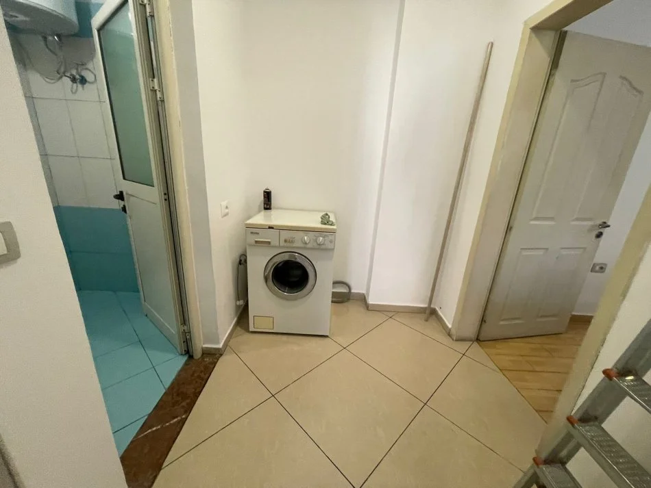 Tirane, jepet me qera apartament 1+1+Ballkon Kati 2, 60 m² 430 € (rruga Frang Bardhi)