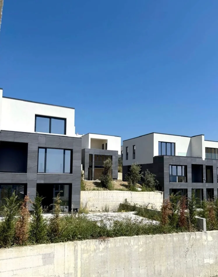 Tirane, shitet 2 Katshe , 258 m² (farke)