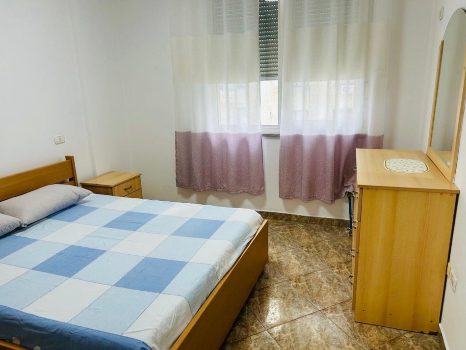 Tirane, jepet me qera apartament 1+1 Kati 5, 57 m² 550 € (Ish ekspozita)