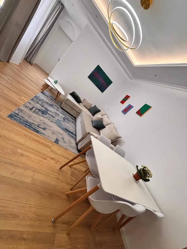 Tirane, jepet me qera apartament 1+1 Kati 7, 60 m² 550 € (Zogu i Zi perballe Le Bon)