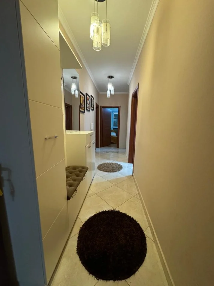 Tirane, jepet me qera apartament 2+1+Ballkon Kati 4, 100 m² 600 € (Apartament 2+1 me qera)