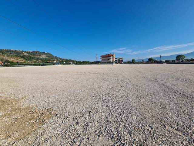 Jepet me qira Truall prane Doganes se Tiranes 10.000 m² 1300 Euro (Rruga Vore-F.Kruje)