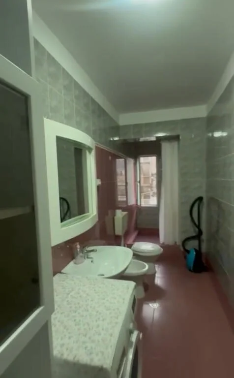 jepet me qera , 600 €