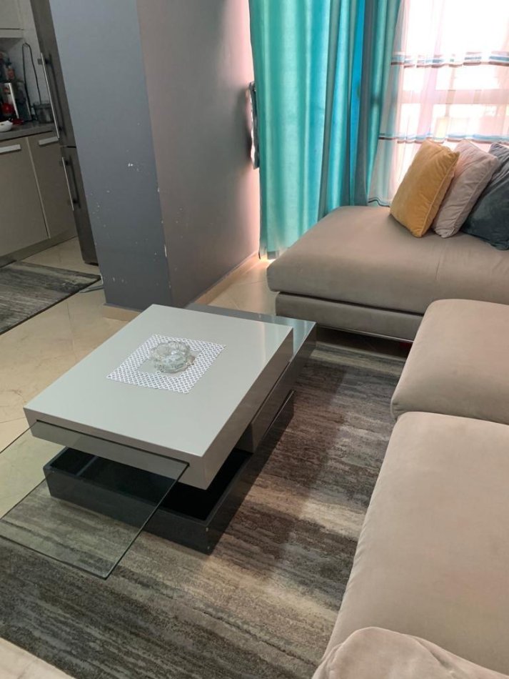 Tirane, jepet me qera apartament 1+1+Ballkon Kati 1, 65 m² 500 € (RR. E Dibres te Vila Goldi)