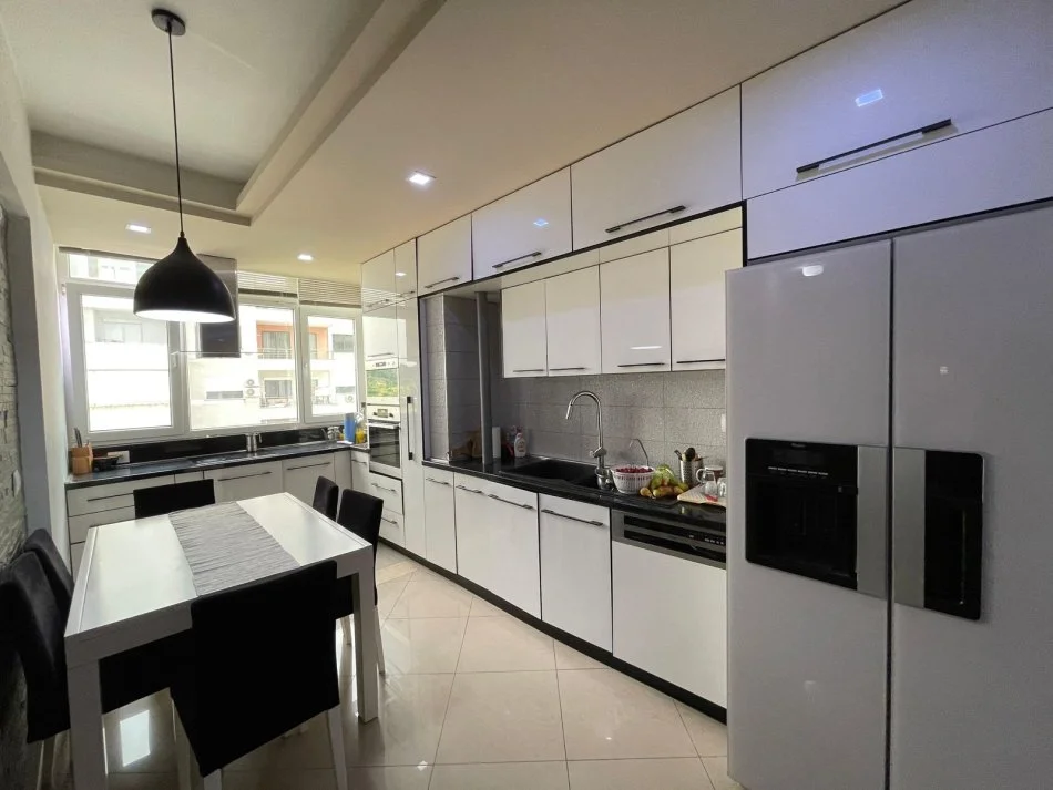 Tirane, jepet me qera apartament 2+1+Aneks Kati 5, 100 m² 550 € (Rruga Sokrat Miho)