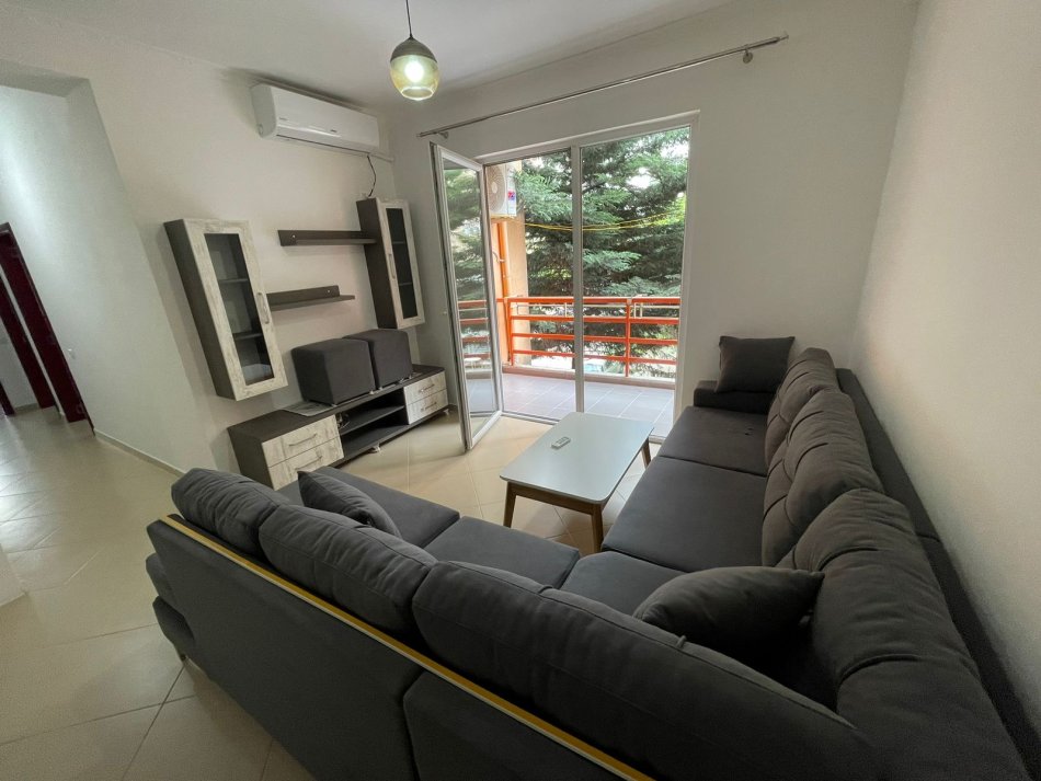Tirane, jepet me qera apartament 2+1+Ballkon Kati 2, 100 m² 530 € (Astir te Bar Artisti)