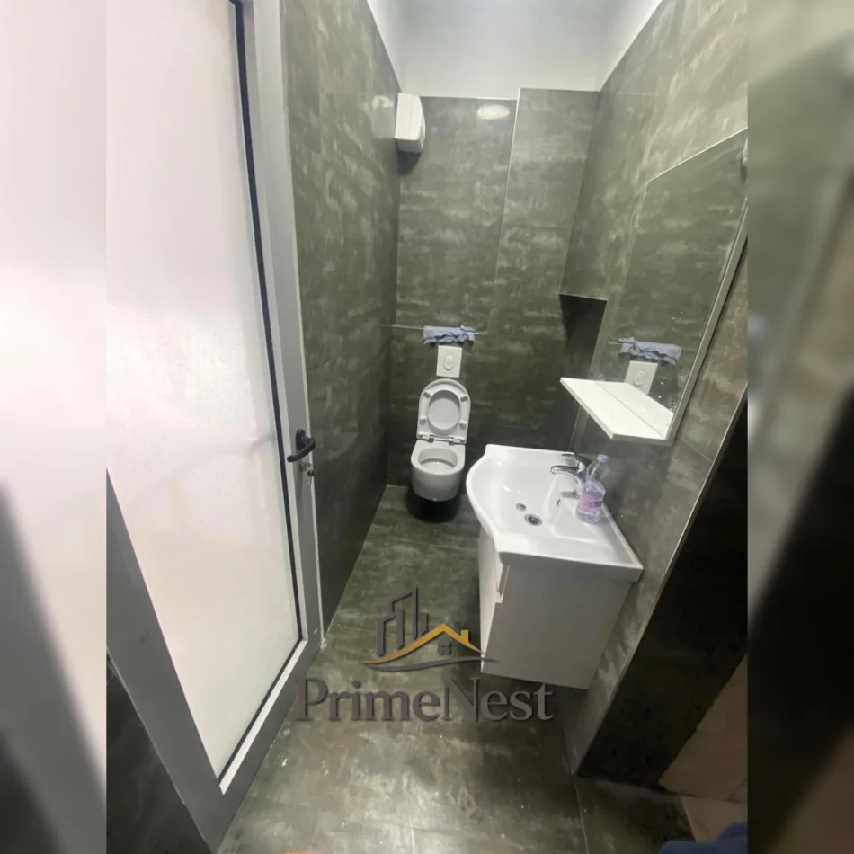 Tirane, jepet me qera ambjent biznesi Kati -1, 