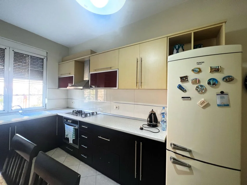 Tirane, jepet me qera Vile 3+1+Aneks+Ballkon Kati 1, 140 m² 650 € (sauk)