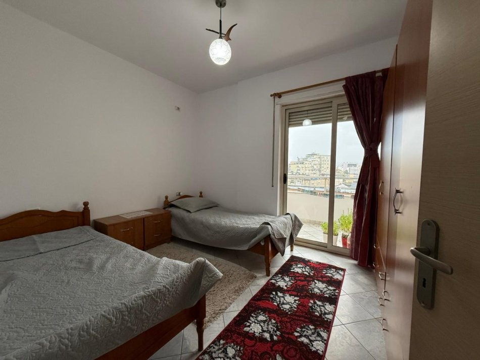 Tirane, jepet me qera apartament 1+1+Ballkon , 60 m² 500 € (Mine Peza)