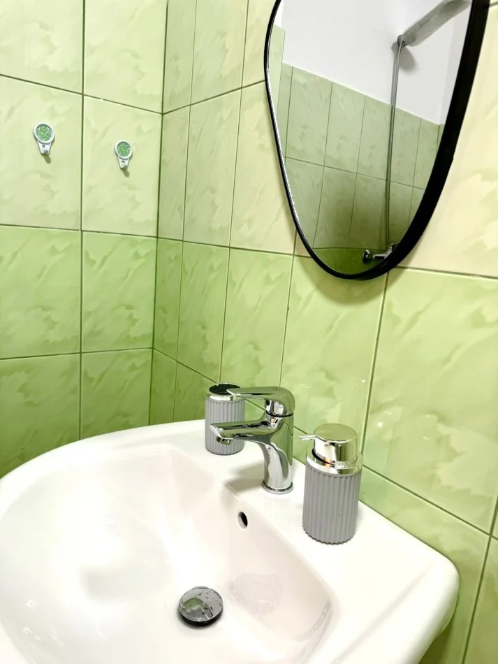 Tirane, jepet me qera garsonier 1+1 Kati 4, 45 m² 500 € (Komuna e Parisit)