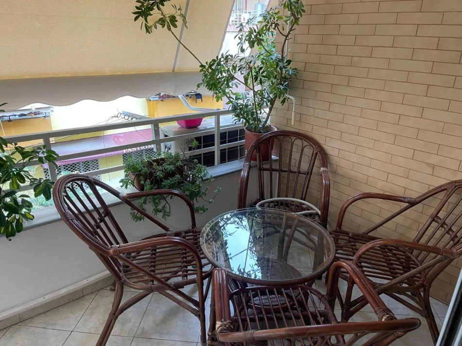 Tirane, jepet me qera apartament 2+1+Ballkon Kati 3, 1.000 m² 850 € 