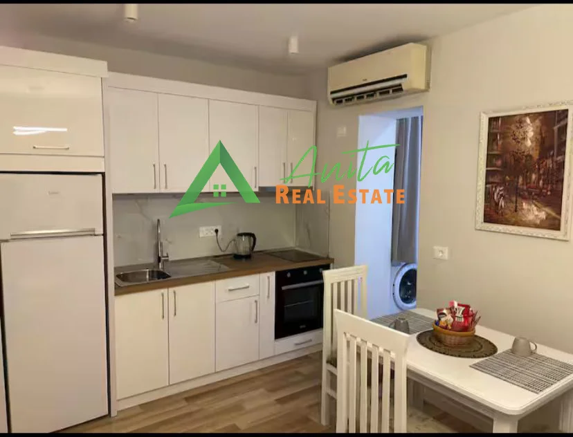 Tirane, jepet me qera apartament 1+1+Ballkon Kati 3, 55 m² 600 € (Bulevardi Zogi I)
