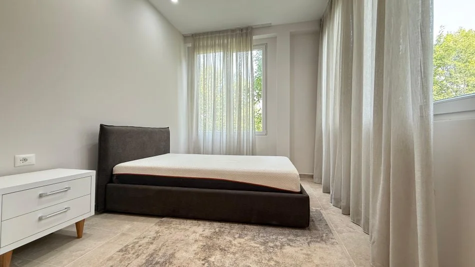 Tirane, shitet apartament 3+1+Ballkon Kati 2, 105 m² (Secret Garden)