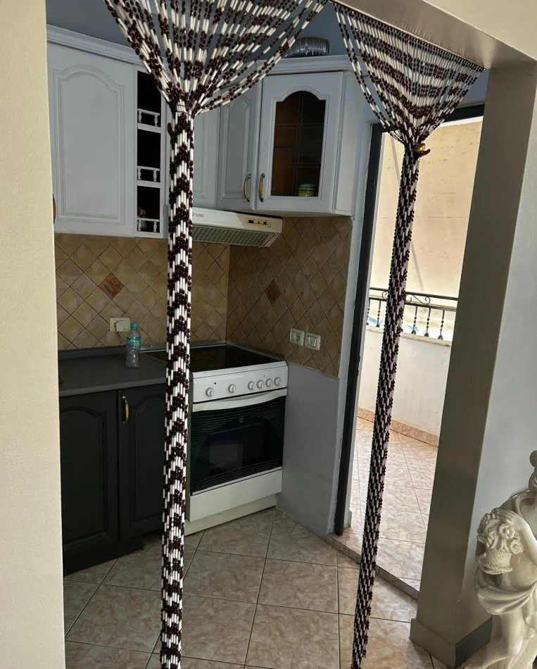 Tirane, jepet me qera apartament 2+1+Ballkon Kati 6, 80 m² 420 € (rruga Dritan Hoxha)