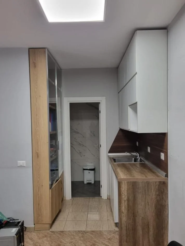 Tirane, jepet me qera zyre Kati 2, 72 m² 500 € 