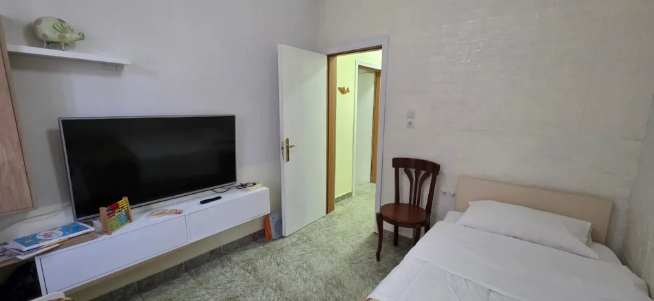 Tirane, jepet me qera apartament 2+1 Kati 1, 120 m² 650 € (Stadiumi Dinamo)