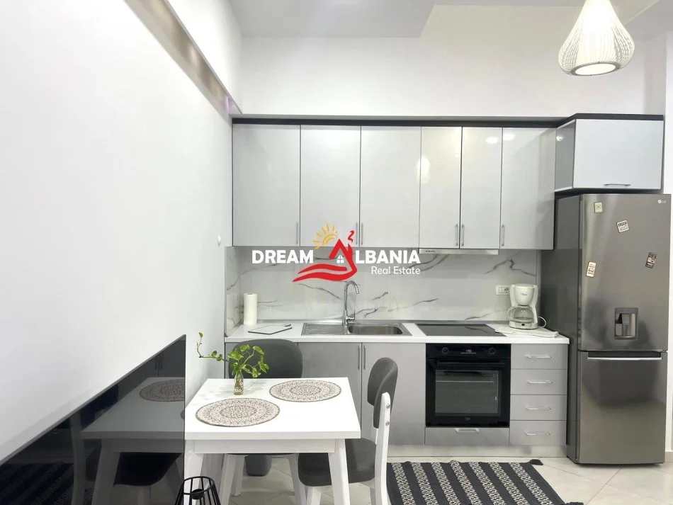 Tirane, jepet me qera apartament 1+1+Ballkon Kati 2, 65 m² 600 € (Ne zonen e Kopshtit Botanik)