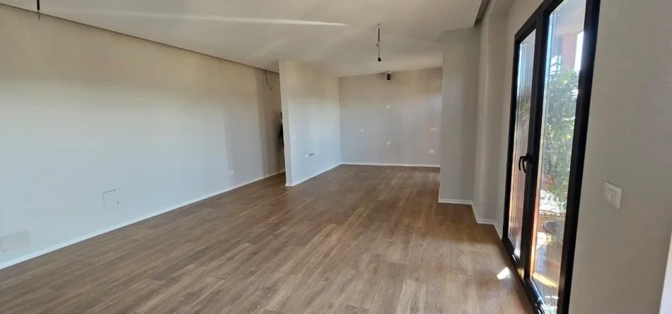 Tirane, jepet me qera zyre Kati 5, 160 m² 1.800 € (21 Dhjetori)