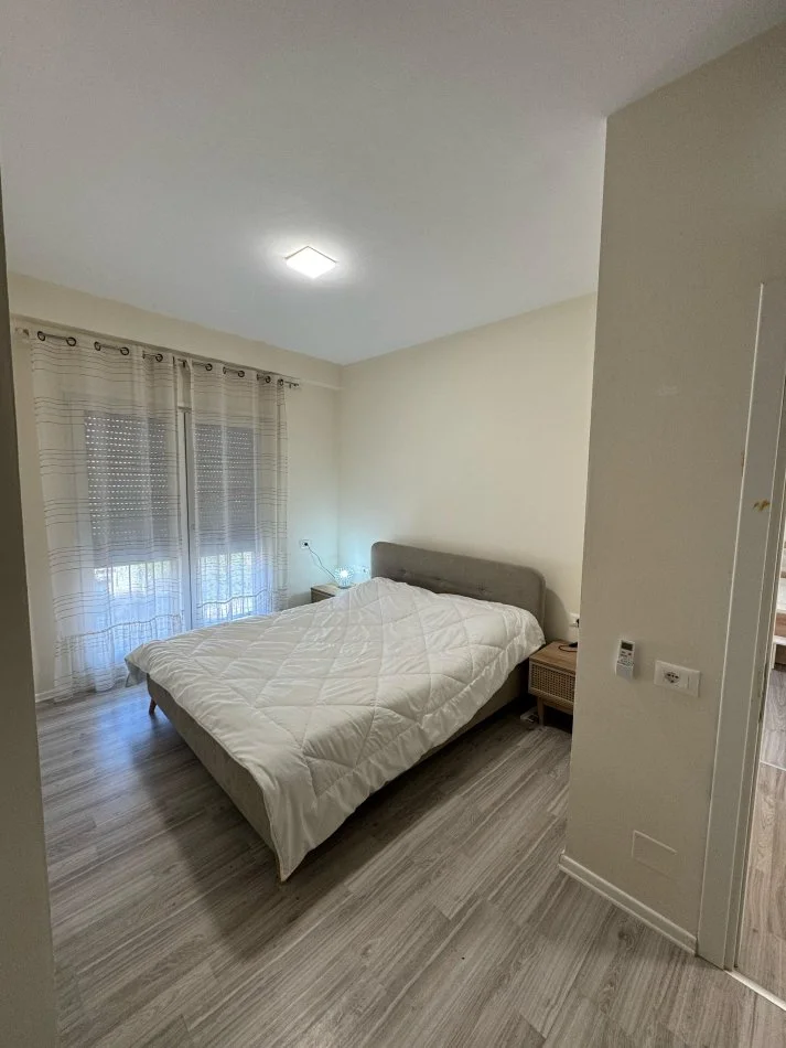 Tirane, jepet me qera apartament 2+1+Ballkon Kati 2, 88 m² 650 € 