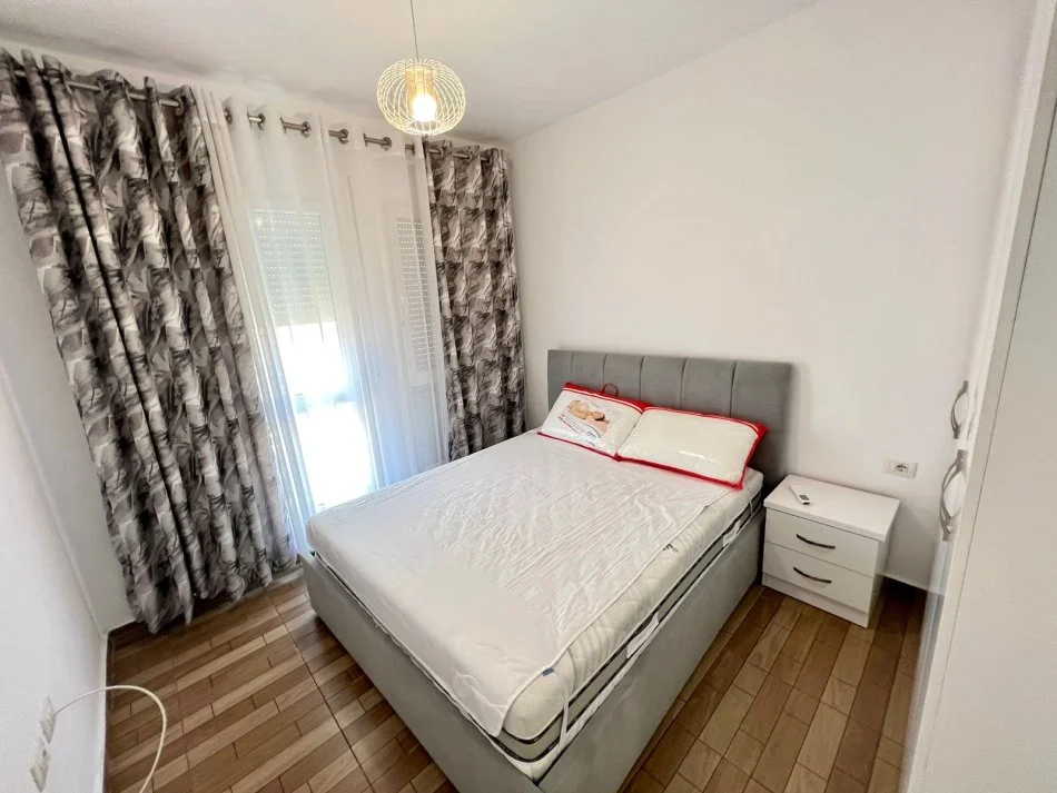 Tirane, jepet me qera apartament 2+1+Ballkon Kati 8, 90 m²  500 € (Rruga pasho hysa)