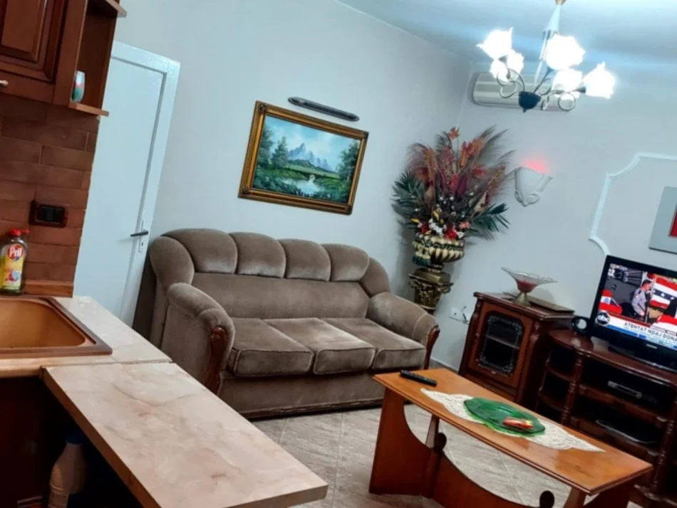 Tirane, jepet me qera apartament 2+1+Ballkon Kati 3, 96 m² 500 € (Selvia)