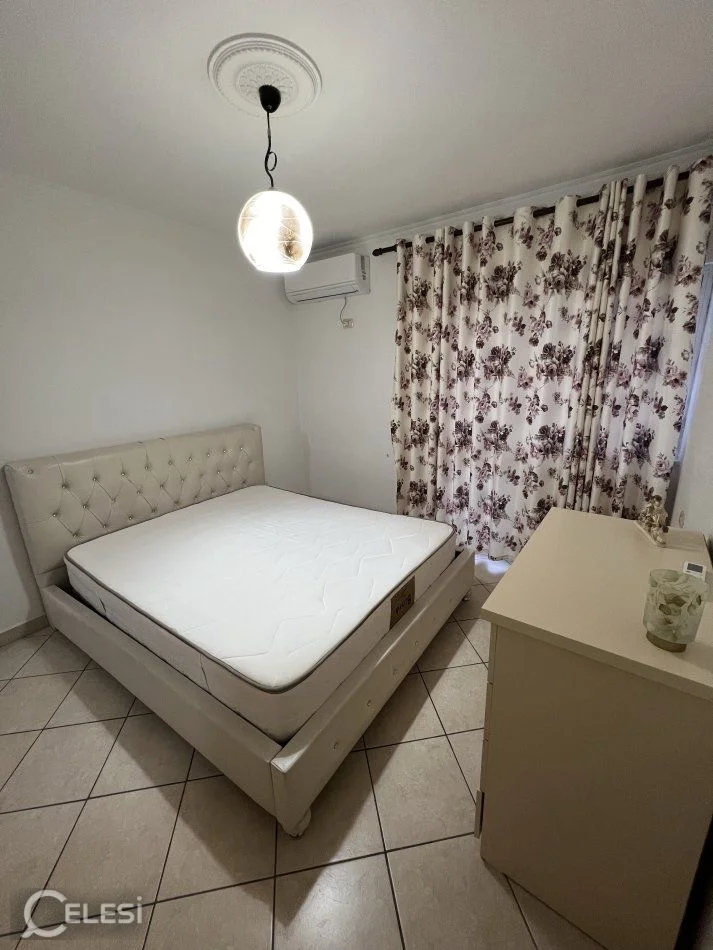 Tirane, jepet me qera apartament 2+1+Ballkon Kati 4, 87 m² 650 € (Rruga Bilal Golemi)