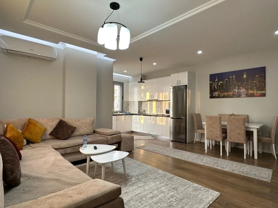 Tirane, jepet me qera apartament 2+1+Ballkon Kati 5, 110 m² 600 € (LONI LIGORI)