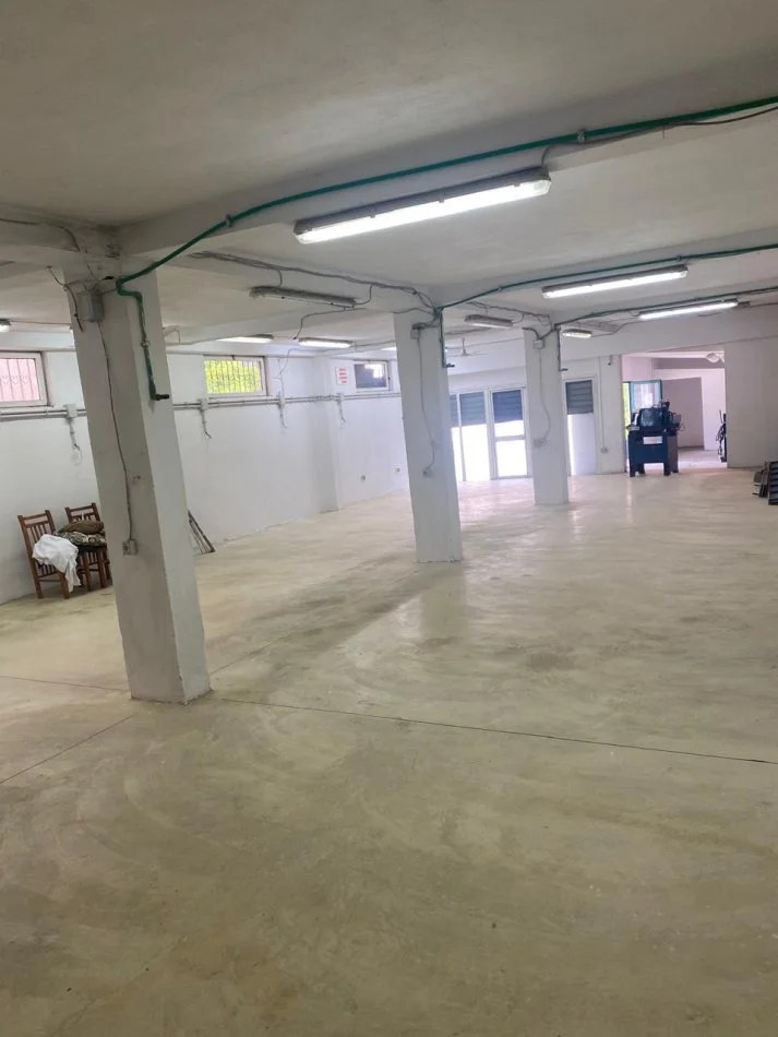 Tirane, jepet me qera garazh , , 200 m² 