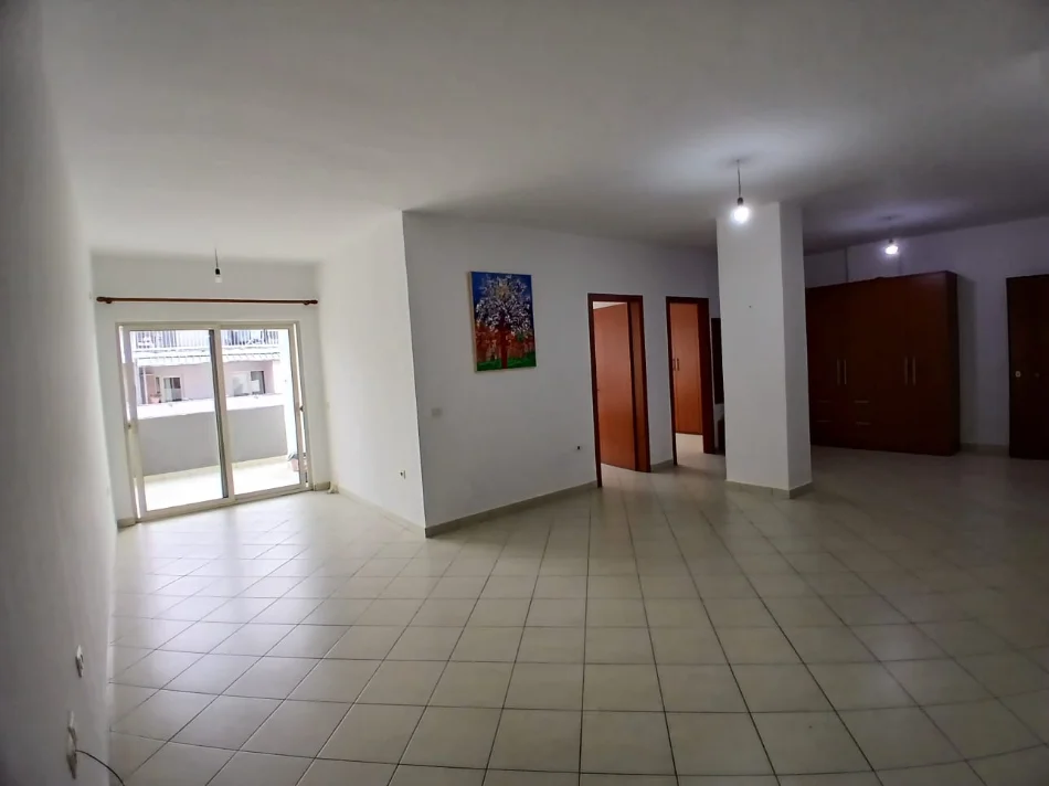 Tirane, jepet me qera apartament 2+1+Ballkon Kati 7, 102 m² 400 € (Rruga 3 Dëshmorët)