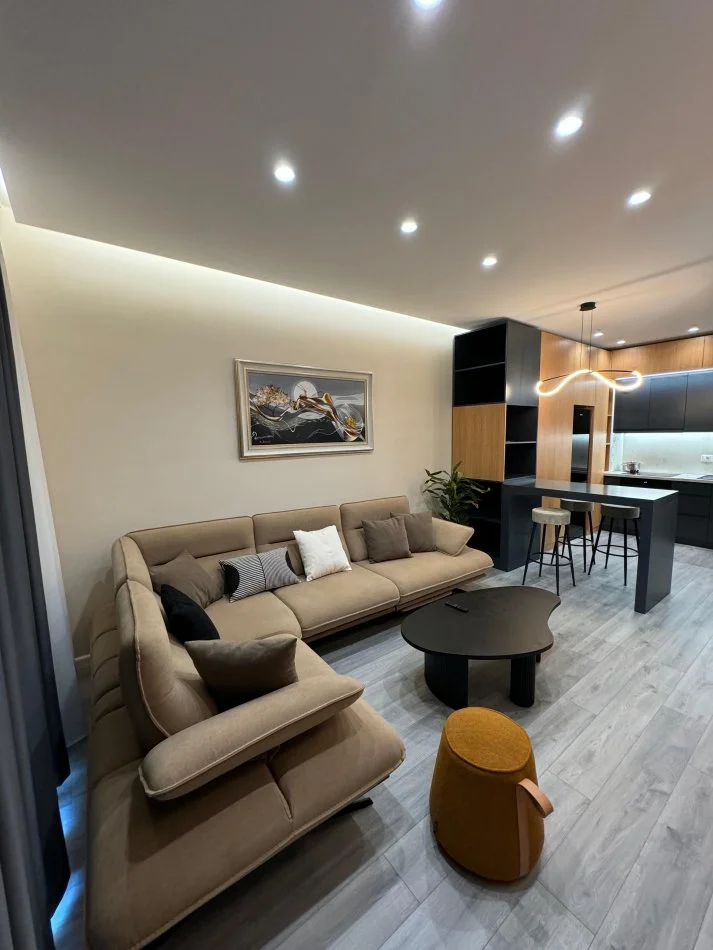 Tirane, jepet me qera apartament 1+1 Kati 4, 58 m² 900 € (Afer Kompleksit olimpik)