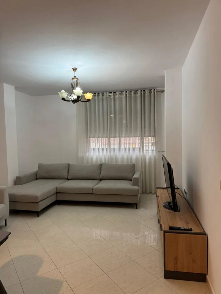 Tirane, jepet me qera apartament 1+1 Kati 5, 70 m² 500 € (Rruga e Elbasanit)