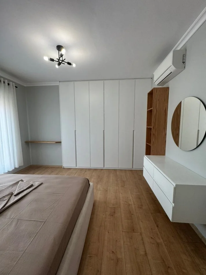 Tirane, jepet me qera apartament 2+1 Kati 4, 120 m² 1.100 € (DELIJORGJI)