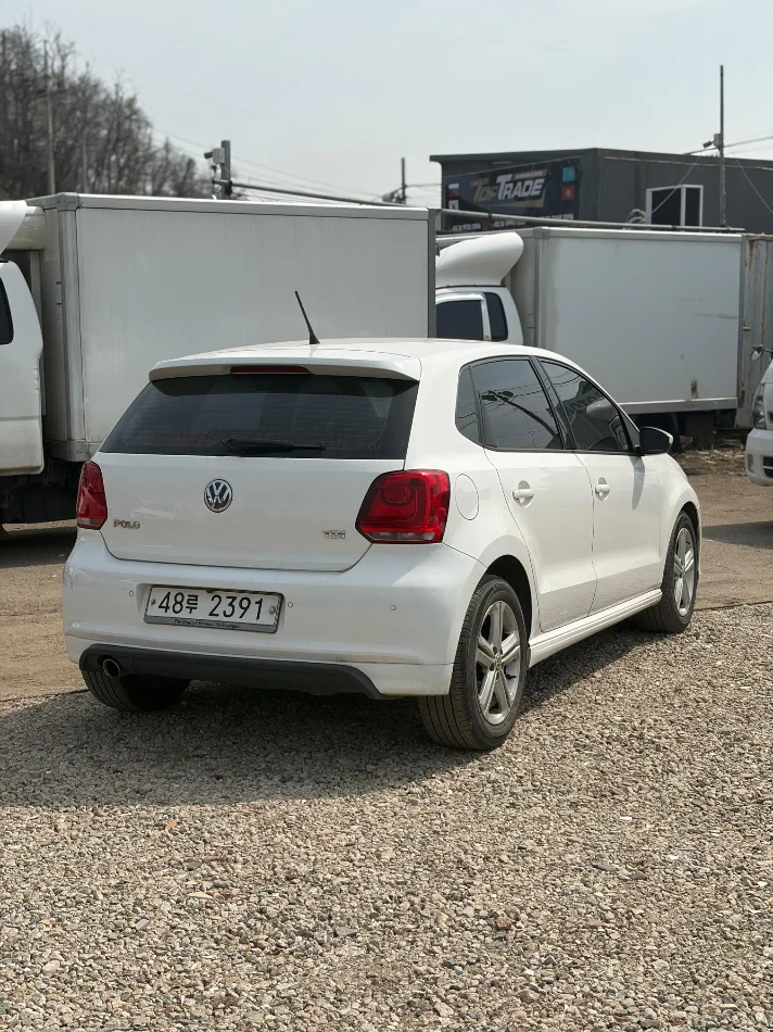 Durres, shitet makine Volswagen Polo Nafte, automatik 198.000 km