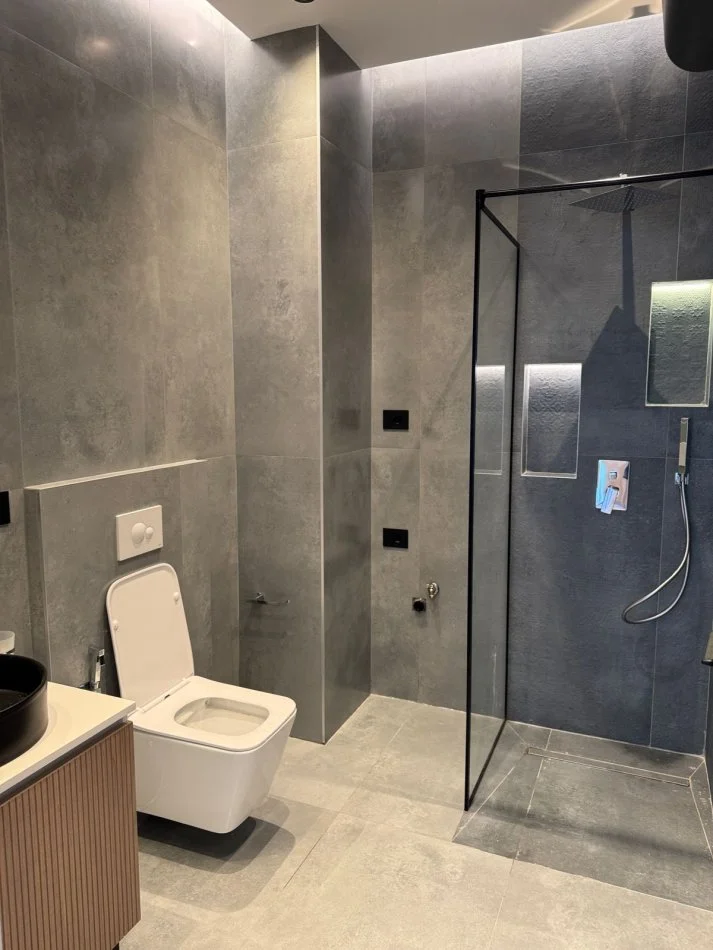 Tirane, jepet me qera apartament 1+1+Ballkon Kati 0, 65 m² 800 € (Kodra e Diellit)