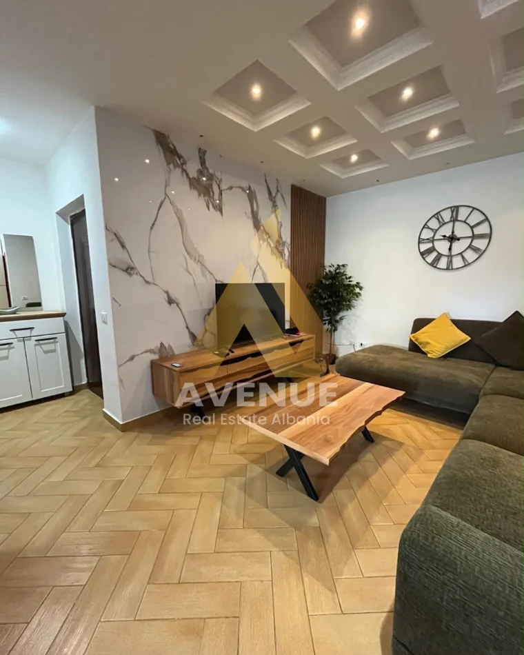 Tirane, jepet me qera apartament 2+1+Ballkon , 70 m² 800 € (Rruga Bardhok Biba)